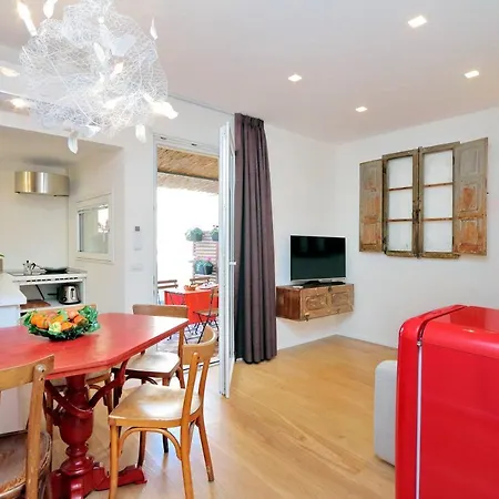 Colosseum Stylish Lägenhet *